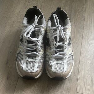 New Balance 530 Off-White & Black Sneakers